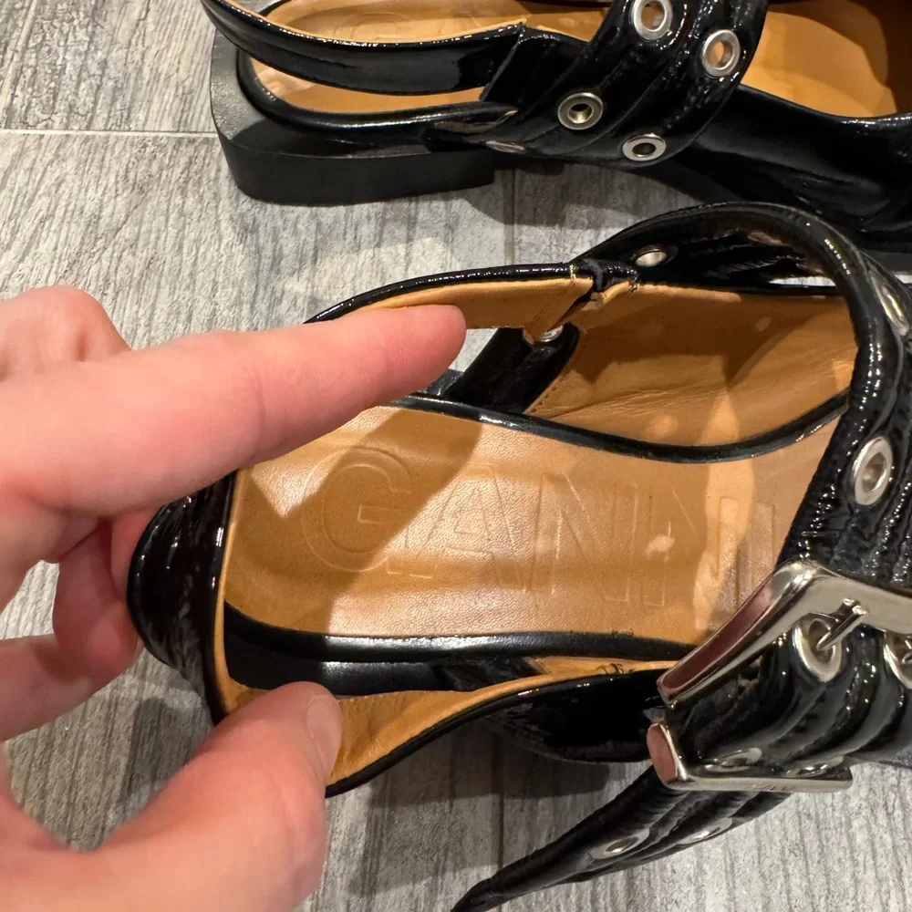 GANNI black feminine buckle ballerina flats - Picture 6 of 9